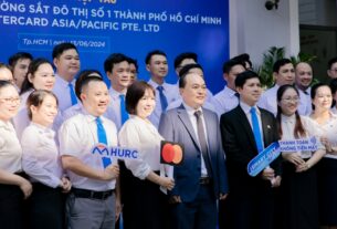 Chỉ cần thẻ Mastercard hành khách đi metro số 1 có thể thanh toán cước phí nhanh chóng