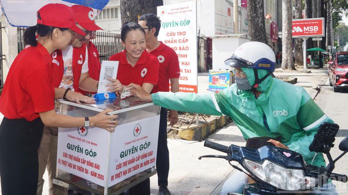 Người dân Thành phố Hồ Chí Minh hướng về đồng bào các tỉnh bị thiệt hại do thiên tai