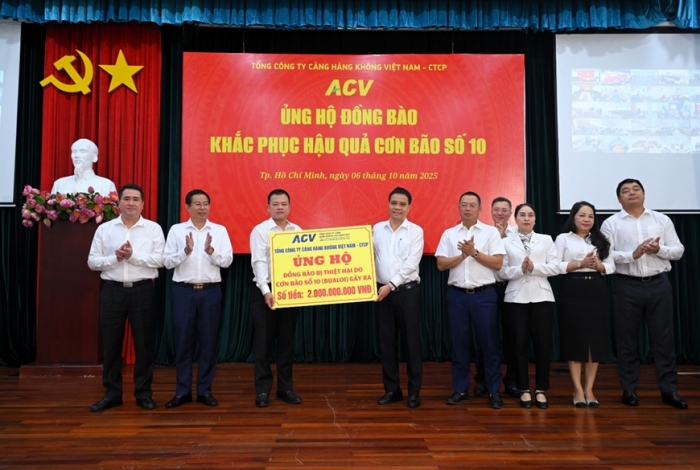 Ủng hộ 2 tỷ đồng đến đồng bào bị thiệt hại do bão số 10