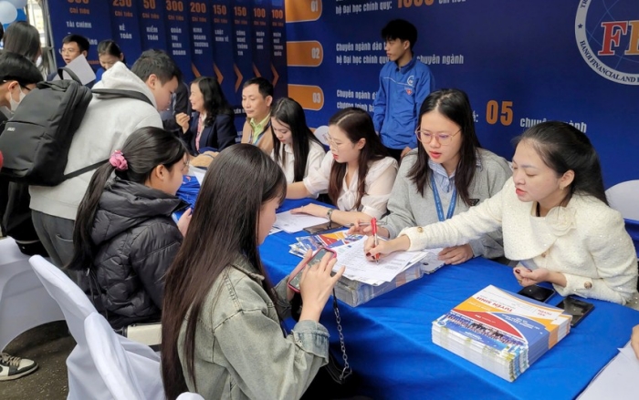 Thị trường lao động khởi sắc, thu nhập người dân tăng lên