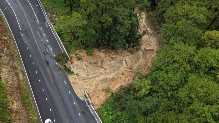 Lâm Đồng phân luồng giao thông sau sạt lở nghiêm trọng trên đèo Prenn và Quốc lộ 27C