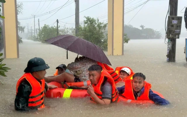 Thủ tướng yêu cầu huy động mọi lực lượng cứu dân vùng lũ Gia Lai – Đắk Lắk