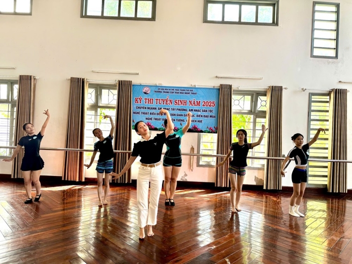 Sân khấu Cố đô vắng bóng nghệ sĩ trẻ