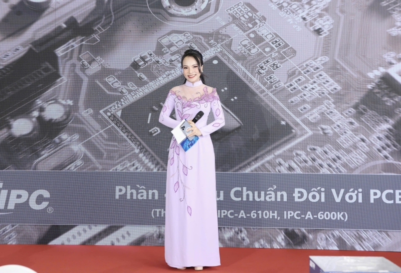 MC Thảo Vy: “Năm Mới, Hãy Để Giọng Nói Là Sứ Giả Của Sự Hòa Giải Và Yêu Thương”